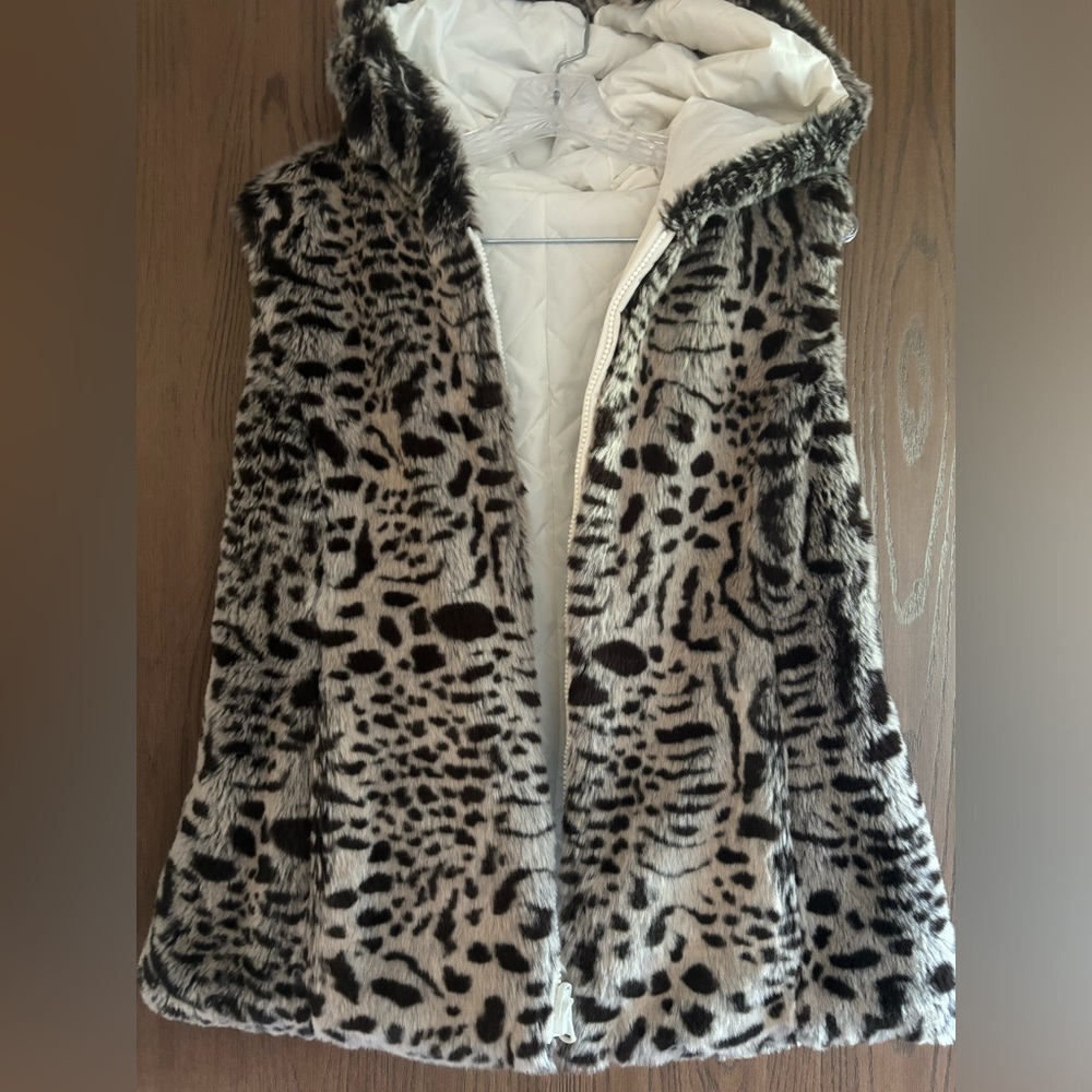KRISTEN BLAKE Reversible Faux Fur Animal Print/White Vest, size M